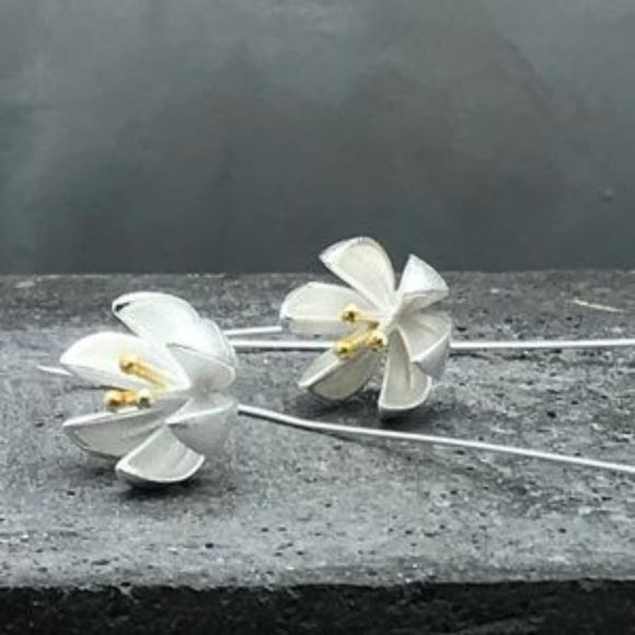 Long sterling silver flower earrings - Picture 5 of 7
